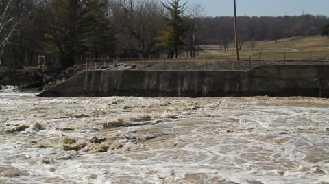 Dangerous waters 動画素材 1117654