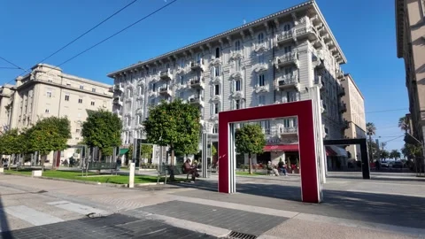 Daniel Buren Arches - Static Architecture in Public Square. Stockbeeldmateriaal 329836813