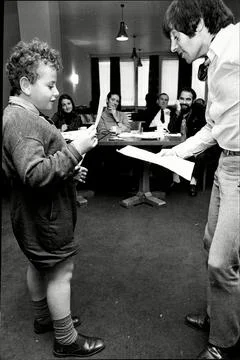 Daniel Lewis Reads A Script With Actor Melvin Hayes At An Audition In The Abc St Foto stock