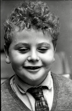 Daniel Lewis Reads A Script At An Audition In The Abc Studio For The 'double Dec Foto stock