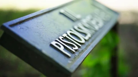 Danish sign with out of focus elements and focus moving around in slow Stockbeeldmateriaal 93168786