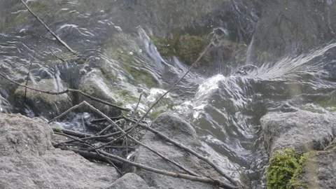 Danube River Waves Crashing on Rocky Shore Vidéo 334677013