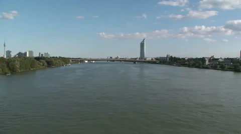 Danube in Vienna Video stock 1066764