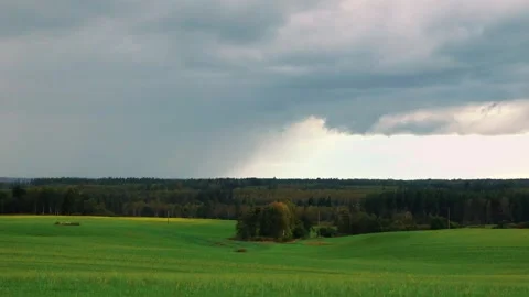 A dark and powerful storm rapidly approaches Stockbeeldmateriaal 286051965