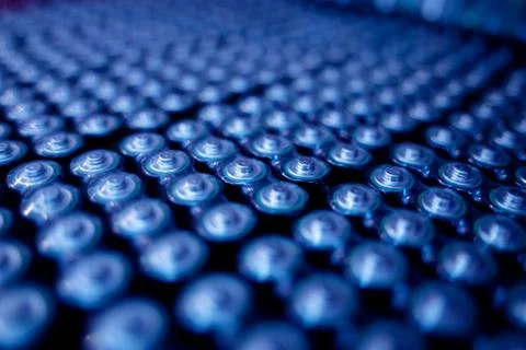 Dark background of rows of new batteries Foto stock