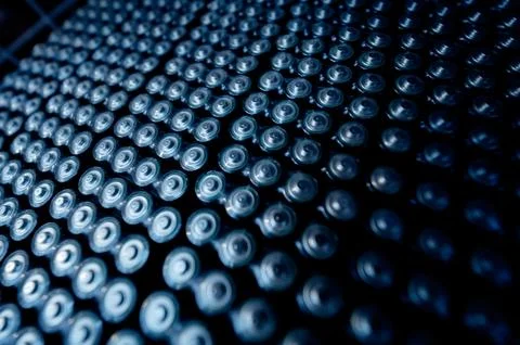 Dark background of rows of new batteries Foto stock