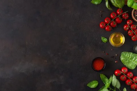 Dark background with tomatoes and basil Foto stock