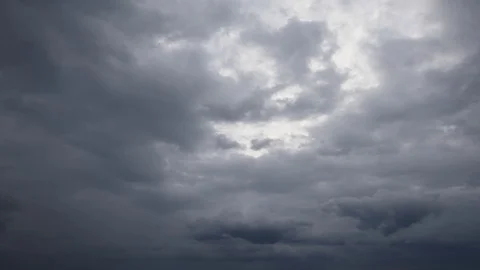 Dark black stormy cloud motion in stormy rain day 库存影片 100629971