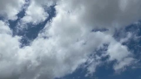 Dark blue sky and white clouds, Timelapse Video stock 220171200