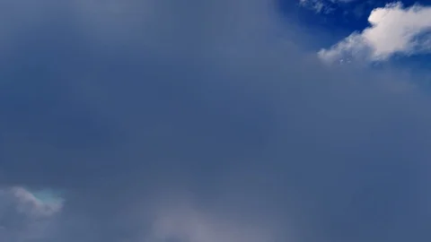 Dark blue sky with fluffy white heavenly storm clouds time lapse seamless loop Видео 93175455