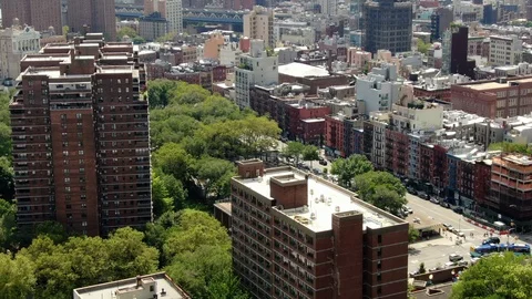 Dark brick tower over shaded Lower East Side side streets Stockbeeldmateriaal 113580883