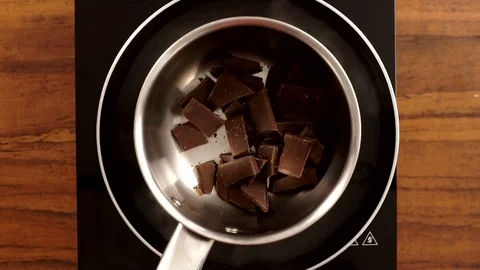 Dark Chocolate melting-Top Angle Shot 動画素材 82635653