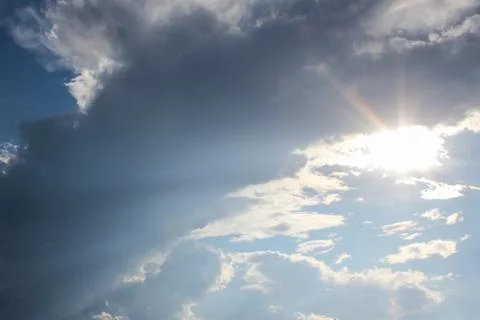Dark Cloud Arch above the Sun Foto stock