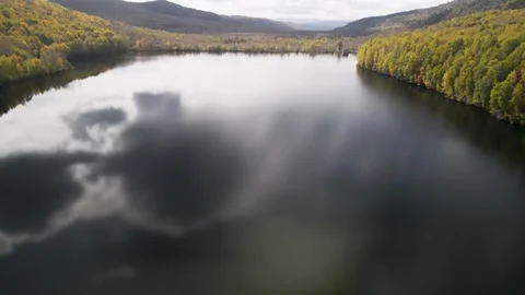 Dark Cloud Reflection Vídeo Stock 337226837