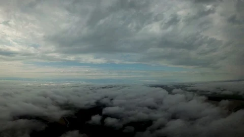 Dark clouds above and below Video stock 96027572