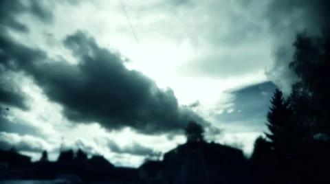 Dark clouds above the city Video stock 31091285