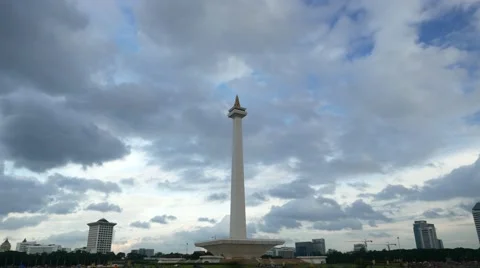Dark clouds are gathering over the National Monument, Jakarta, long time-lapse Stock-Footage 51380661