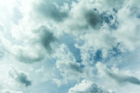 Dark clouds at cloudscape sky of bad weather depression forecast. Blue nature Foto stock