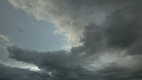 Dark clouds drawing up Video stock 98041372