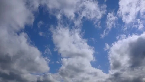 Dark clouds float across the sky. Timelapse Stock-Footage 336023159