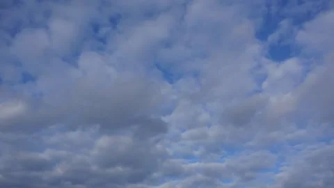 Dark clouds float across the sky. Timelapse Stock-Footage 336023177