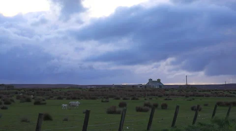 Dark clouds form over a farm during an impending storm in Northern Scotland. 库存影片 57315005