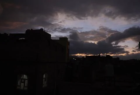 Dark clouds hover over Sana'a, Sanaa, Yemen - 18 Dec 2025 Fotos Stock