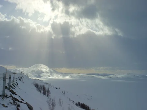 Dark clouds moving over snow covered hills and landscape 库存影片 73281557