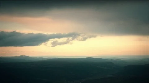 Dark clouds moving in the sunset, moving clouds Video stock 82904290