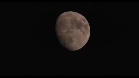 Dark Clouds Obscuring Full Moon Moving Shot 4K Vídeo Stock 338400256