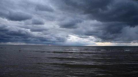 Dark clouds over Baltic sea. Stock-Footage 117422702