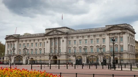 Dark clouds over Buckingham Palace Stock Footage 153288407