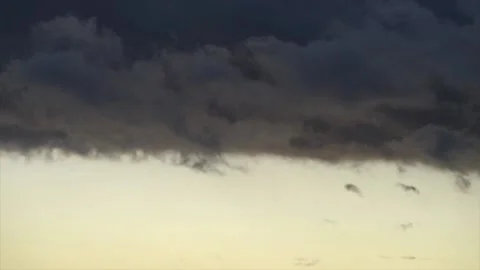 Dark clouds pass quickly in the sky 動画素材 136627616