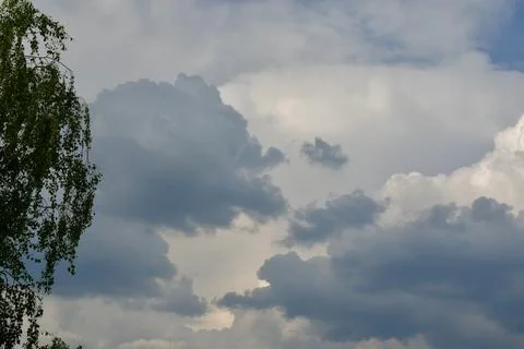 Dark clouds in sky bringing Rain and Storm germany Foto stock