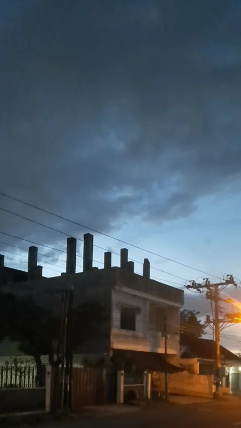 Dark Cloudy Sky, Unfinished Building Video stock 325061708