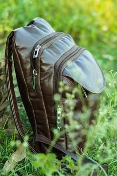 Dark coffee colored leather multifunctional travel bag Stock-Fotos