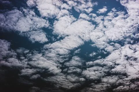 Dark Contrast White Cloud Formation Foto stock