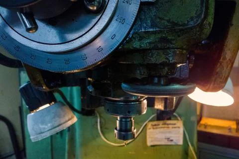Dark controls of manual milling machine Stockfoto's
