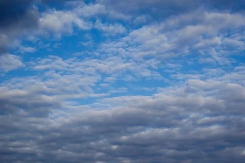 Dark cumulus clouds with plumose clouds in the blue sky Stock-Fotos