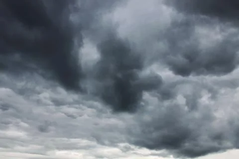 Dark cumulus clouds before the rain Stockfoto's