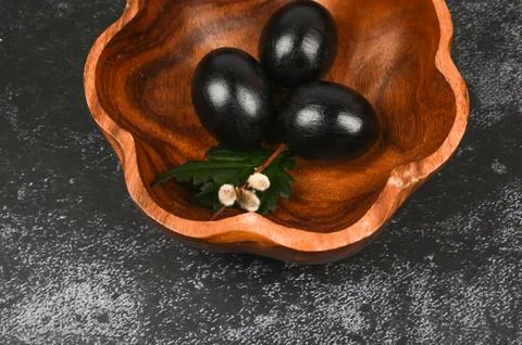 Dark eggs. Black easter concept. Black eggs. Easter for black people. Stockfoto's