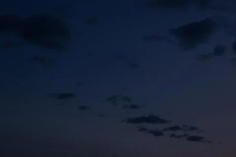 Dark Evening Sky With Scattered Clouds Foto stock