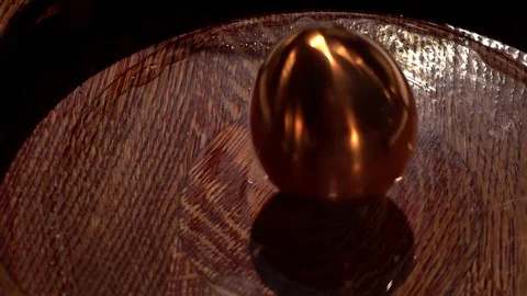 Dark golden egg oscillation Video stock 83346464