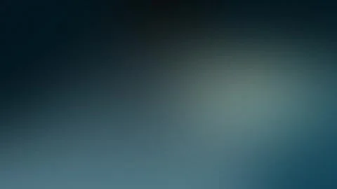 Dark gradient seamless loop background with deep blue hues and soft light fade. Vidéo 309700853