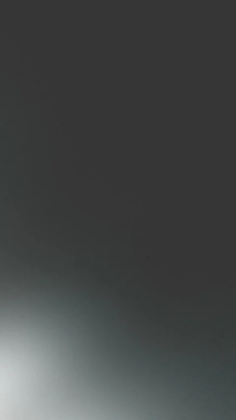 Dark gradient seamless loop background in 4K with smooth fade from black to Vidéo 309956365