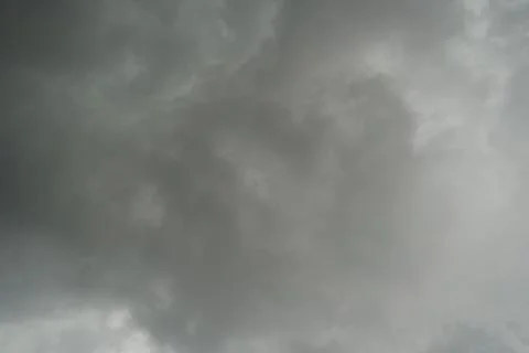 Dark layers cloudy rain coming. Dark storm clouds background. Dark sky full o Foto stock