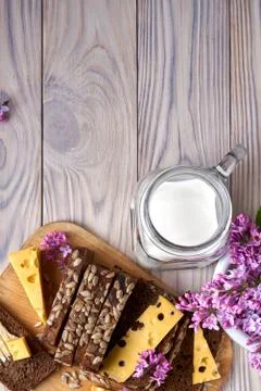 Dark multigrain bread made from rye, wheat, oats, barley with sunflower, flax 库存照片