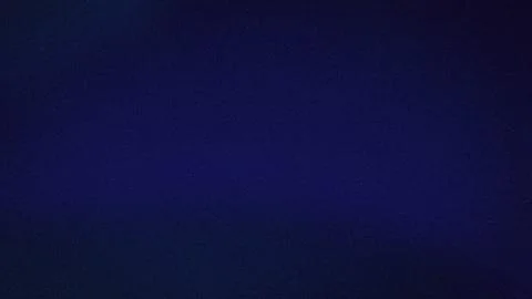 Dark navy blue and deep purple gradient grainy texture background for 4K ab.. Foto stock