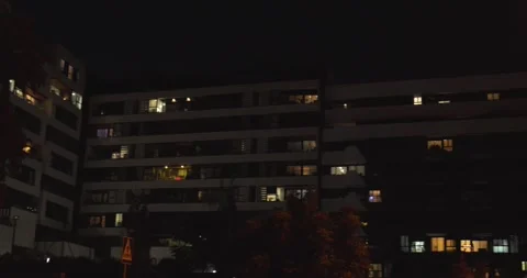 Dark night shot of multi-story apartment building with glowing windows Stock-Footage 336861067