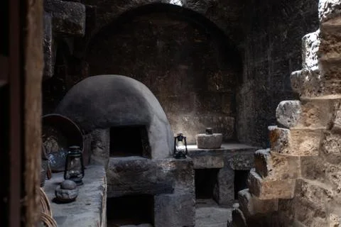 Dark old kitchen in monastery Santa Catalina, Arequipa, Peru. Foto stock